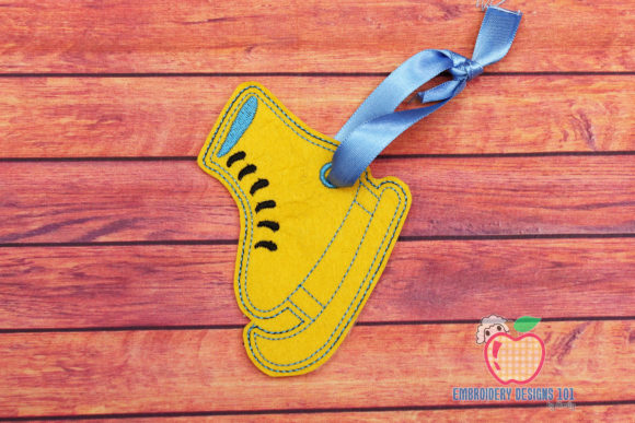 Christmas Skate ITH Ornament Review: A Sweet Holiday Embroidery Design