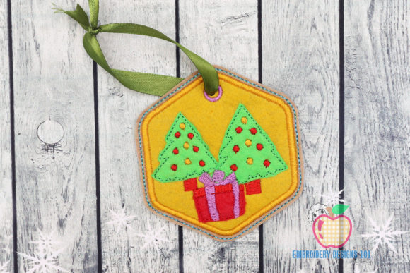 Christmas Tree Ornament ITH Embroidery Design Review